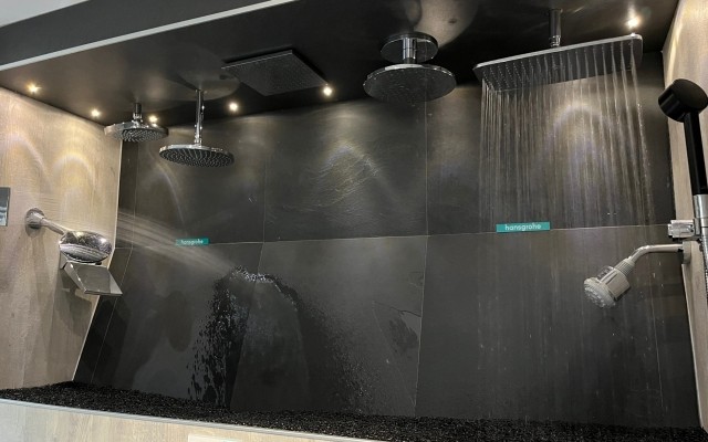 WC1 Bathrooms - Showroom - Hansgrohe Showers Working Display