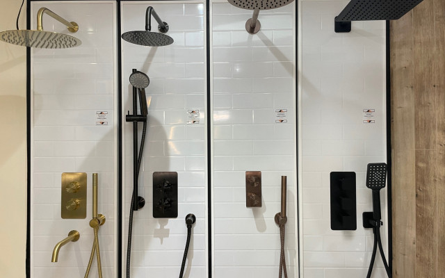 Shower-display: A sleek showcase of modern shower fittings