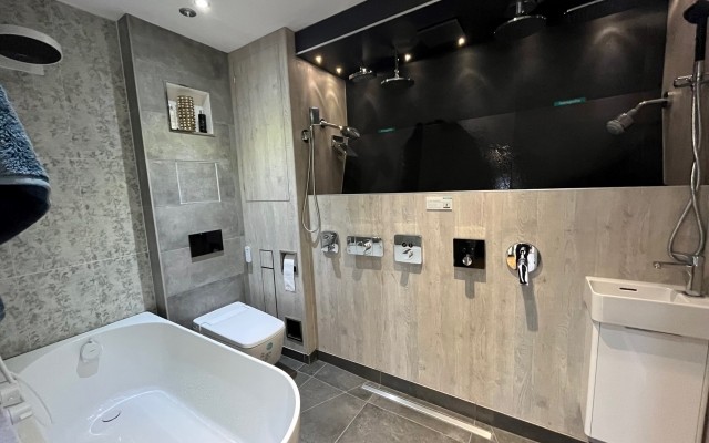 WC1 Bathrooms - Showroom - Hansgrohe Working Wetroom